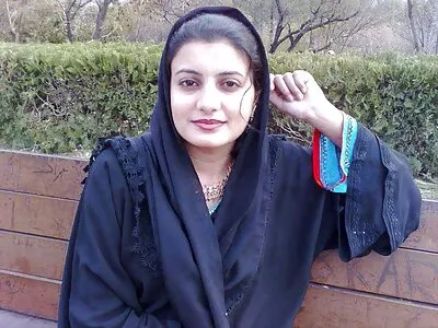 کاتی در حال برداشتن سکس سوپر مادر پسر لباس زیر است