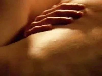 زن برهنه سوار فیلم کردن سوپر دیلدو می شود