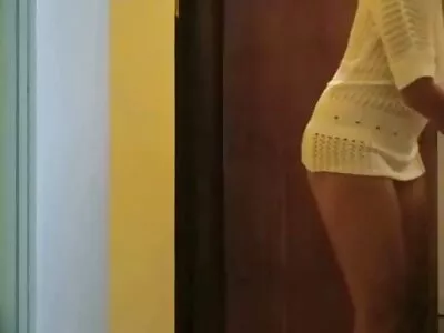 بچه گربه لعنتی با شورتش سکس سوپر عراقی هنوز در لباس