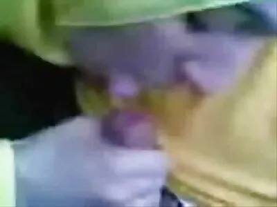 بلوند سوپرهای سکسی شیرین با معشوقش در دوربین فیلمبرداری برهنه می شود